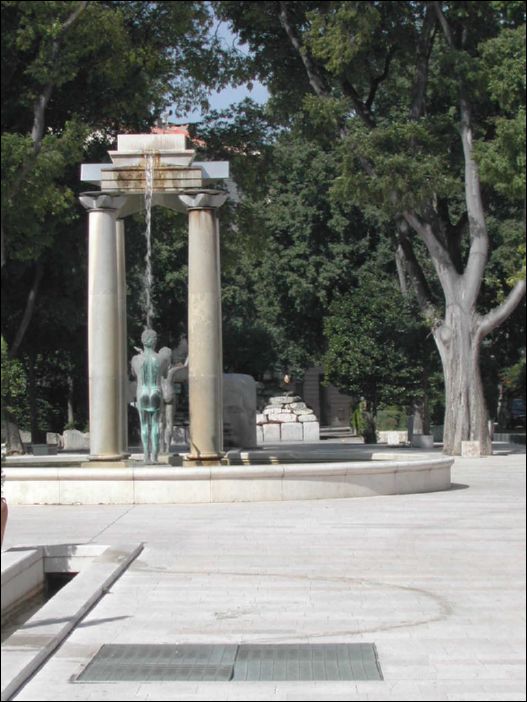 046- Nimes